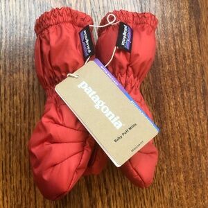 NEW Patagonia Baby Puff Mittens 0-3 Months